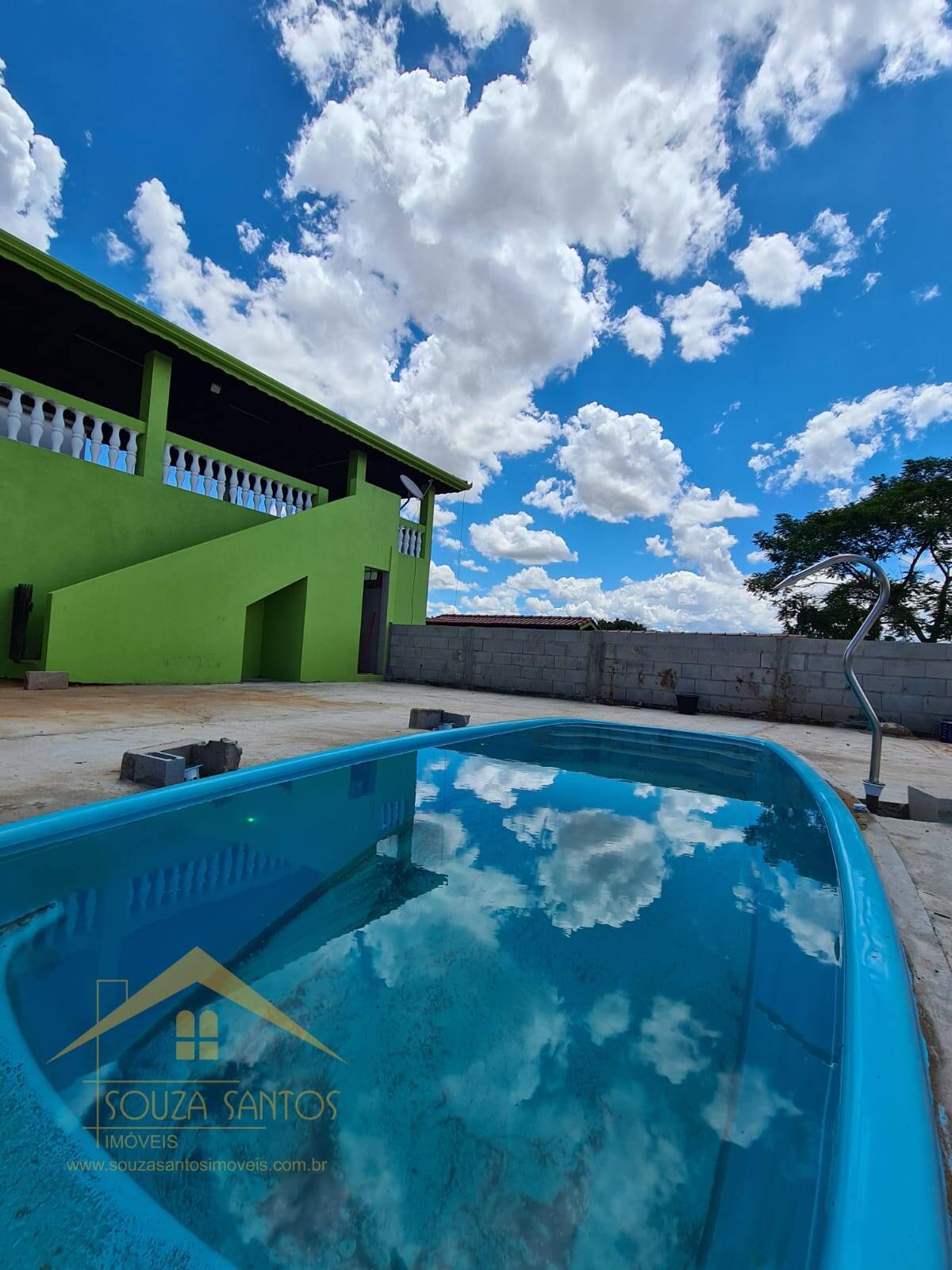 VENDE-SE SÍTIO ESCRITU0RADO COM PISCINA E TANQUE DE PEIXE NO CAJURU