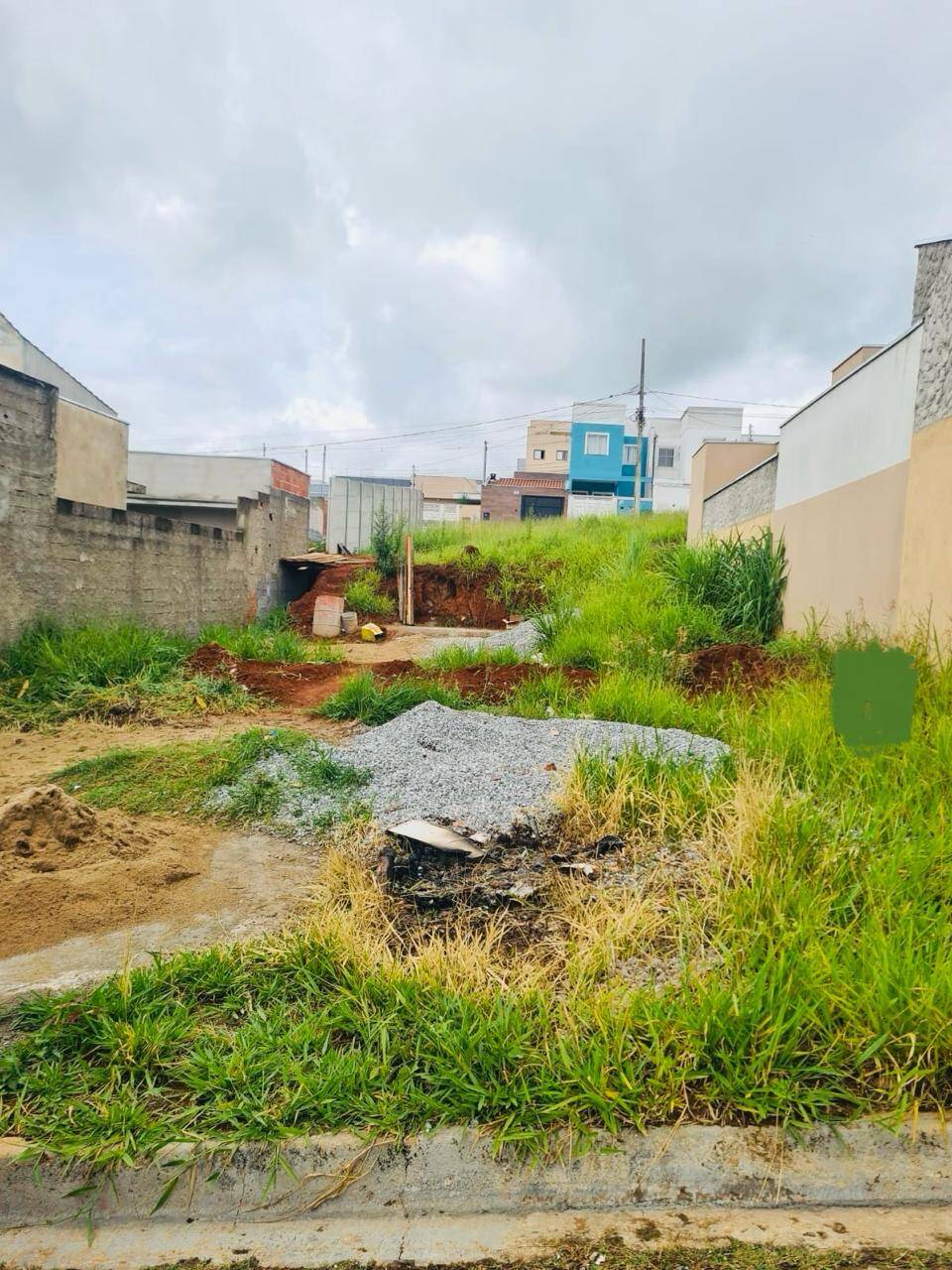 Lote de 200m² a venda no Parque Real