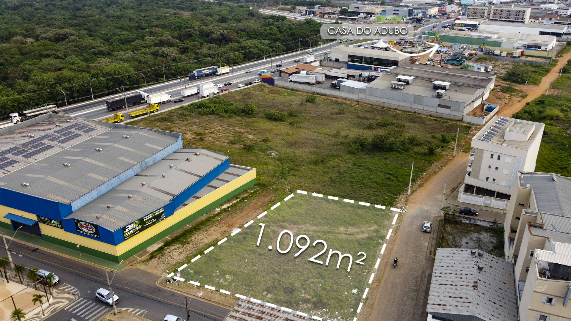 TERRENO DE ESQUINA COM 1.000M²