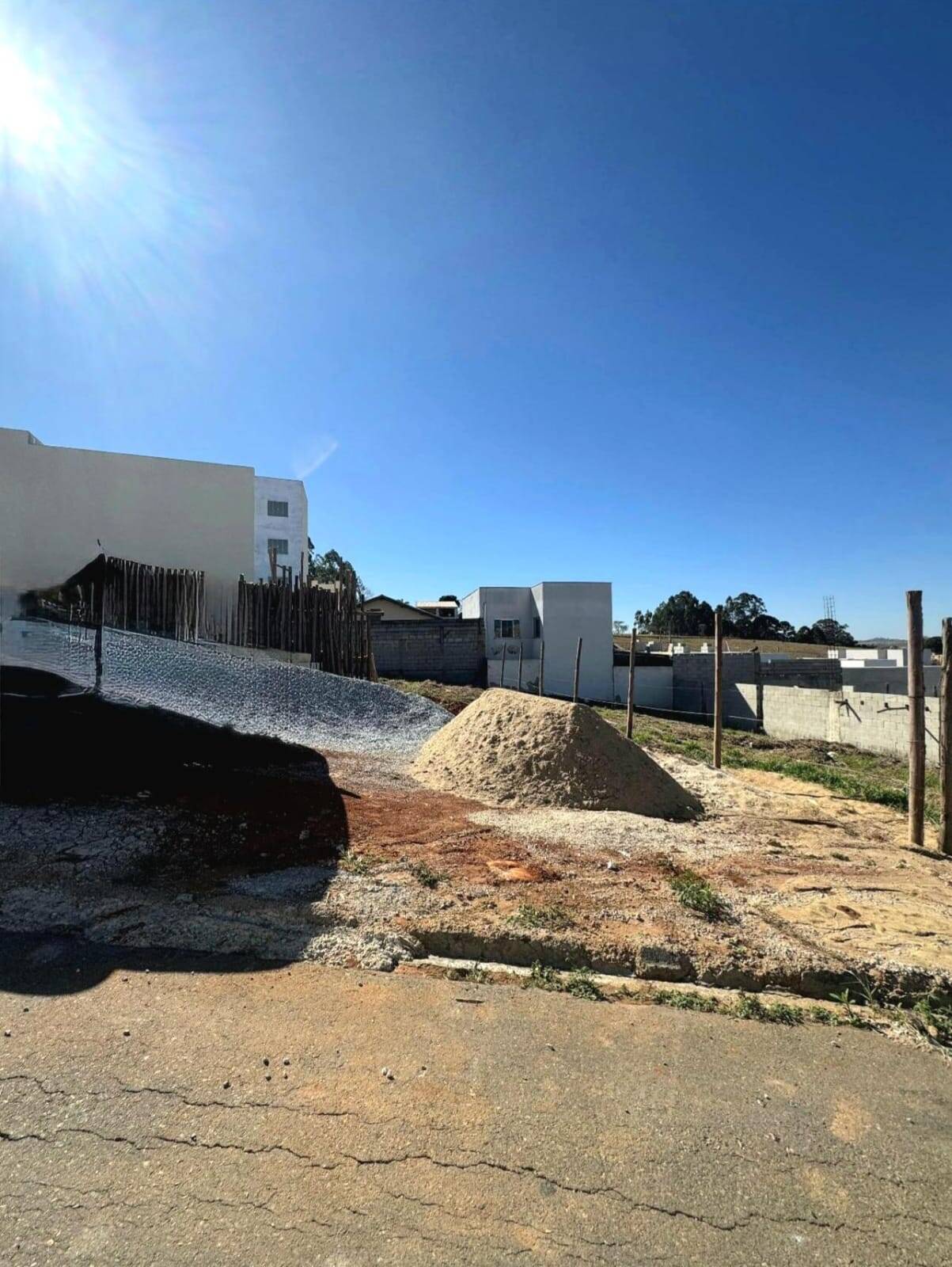 Terreno a venda no Parque Real!