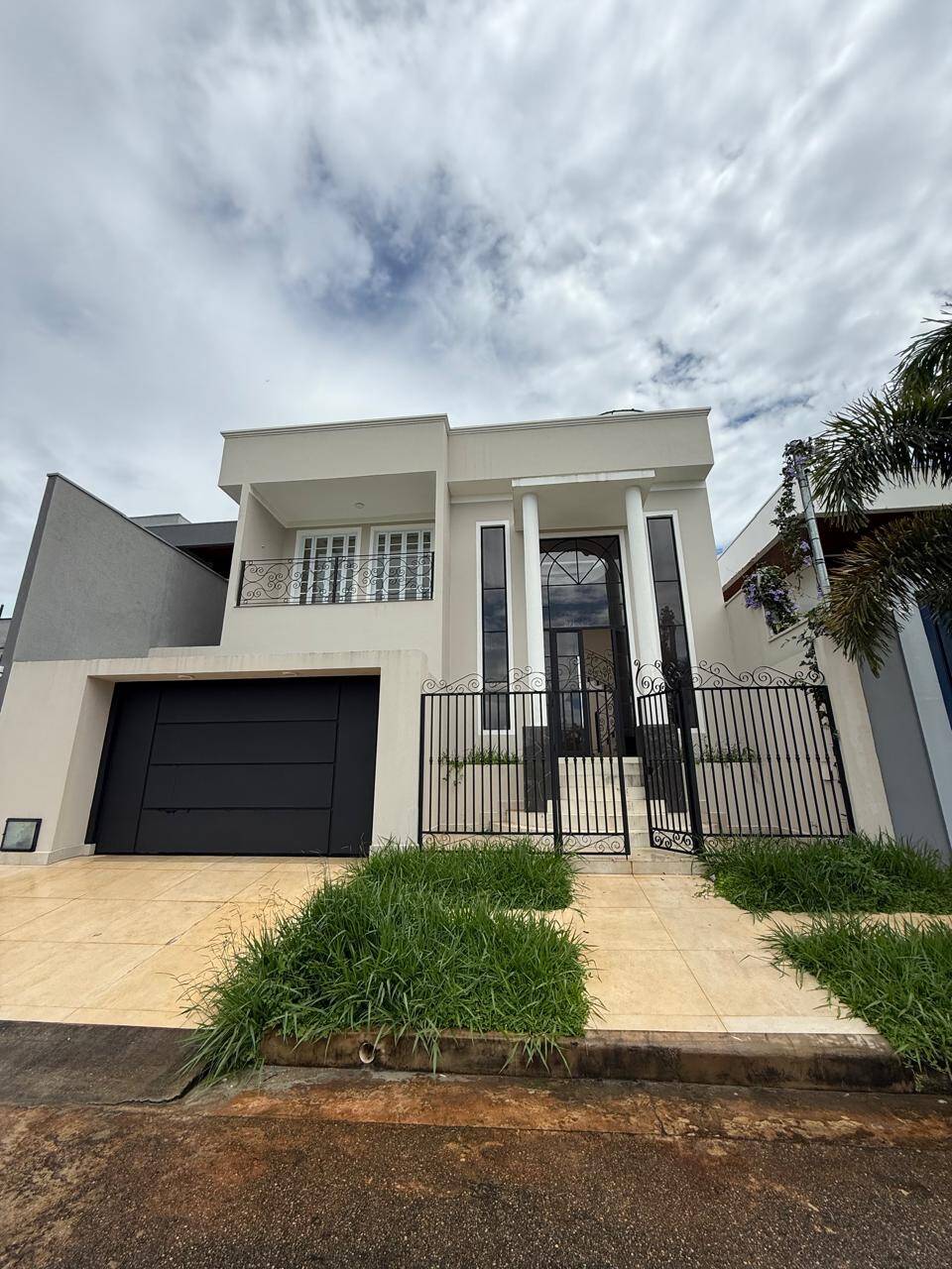 Casa com 400m² de construção a venda no Astúrias!