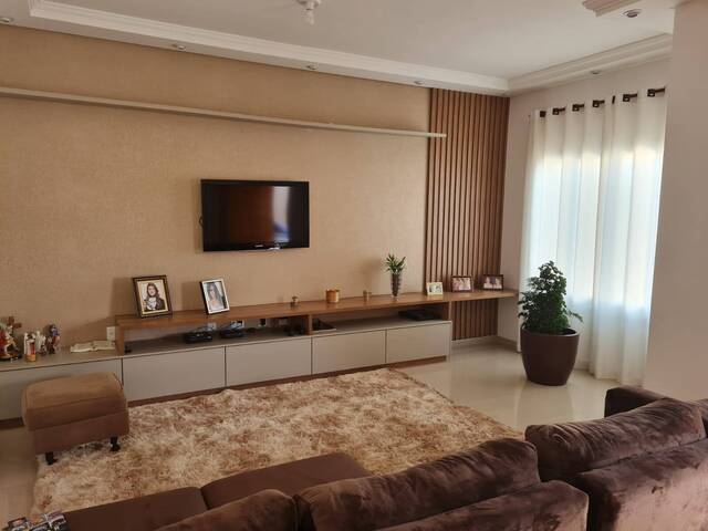 #631 - Casa para Venda em Pouso Alegre - MG