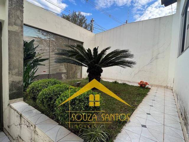 #859 - Casa para Venda em Pouso Alegre - MG