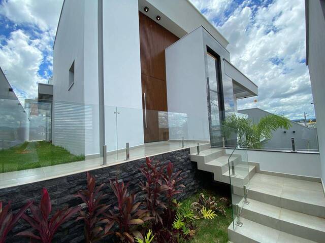 #1031 - Casa para Venda em Pouso Alegre - MG