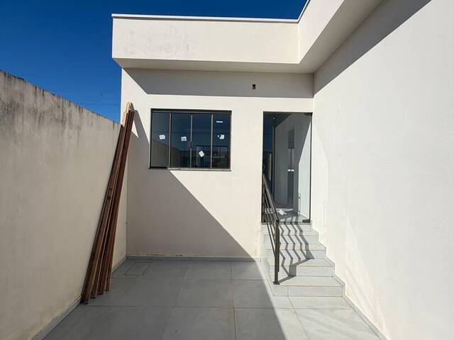 #1245 - Casa para Venda em Congonhal - MG - 2